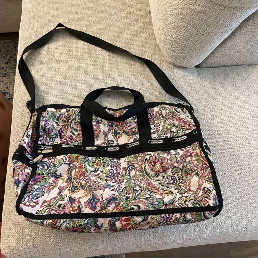 Lesportsac deluxe large weekender in paisley print